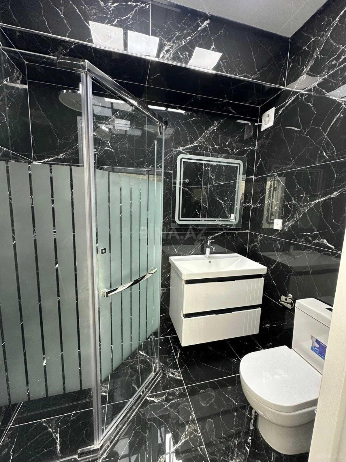 Satılır 4 otaqlı mənzil 138 m²