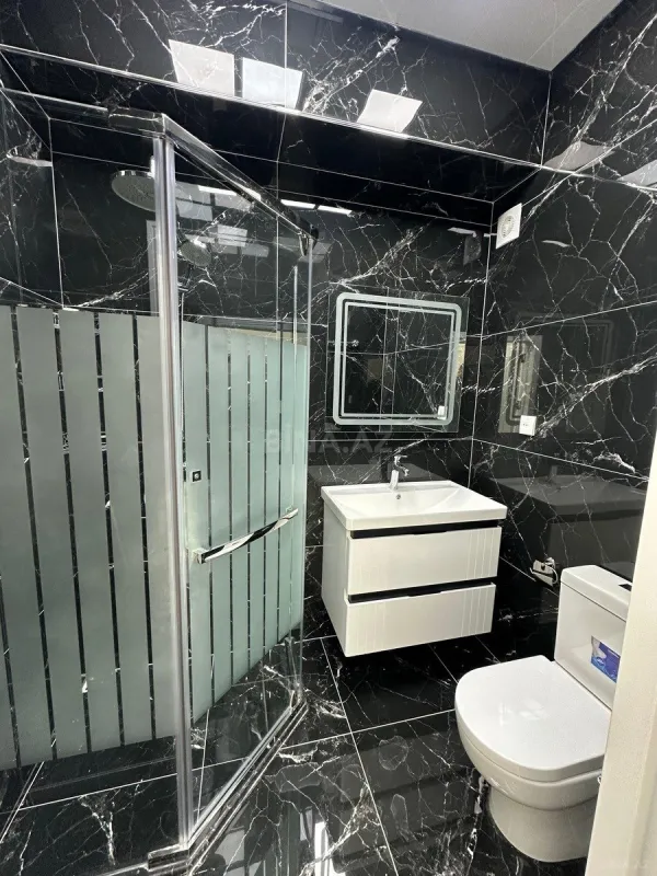 Satılır 4 otaqlı mənzil 138 m²