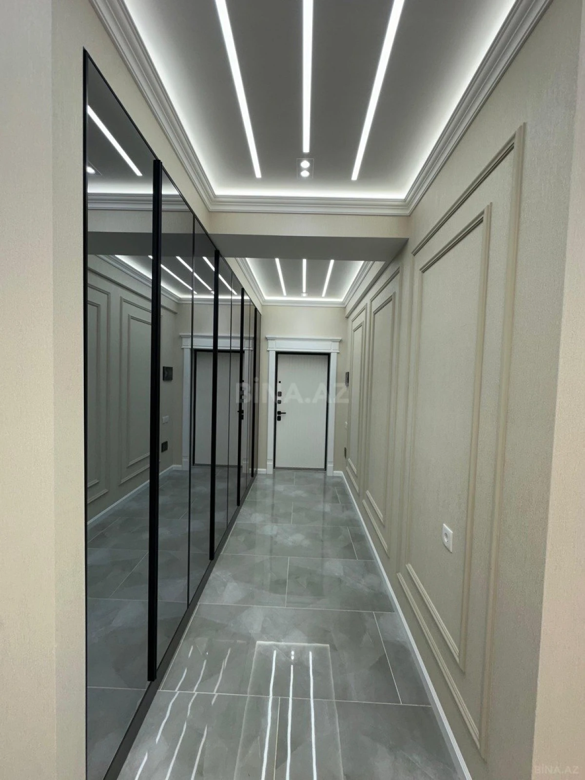 Satılır 4 otaqlı mənzil 138 m²