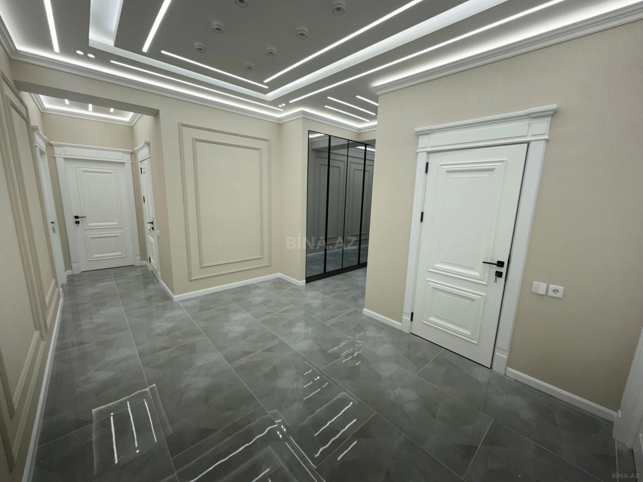 Satılır 4 otaqlı mənzil 138 m²