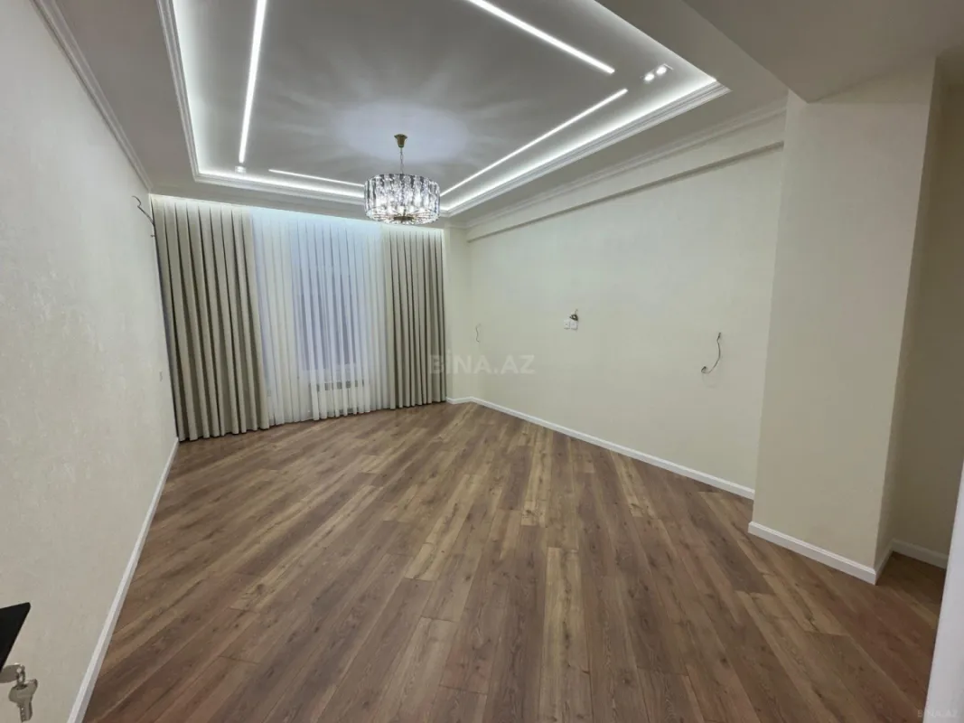 Satılır 4 otaqlı mənzil 138 m²