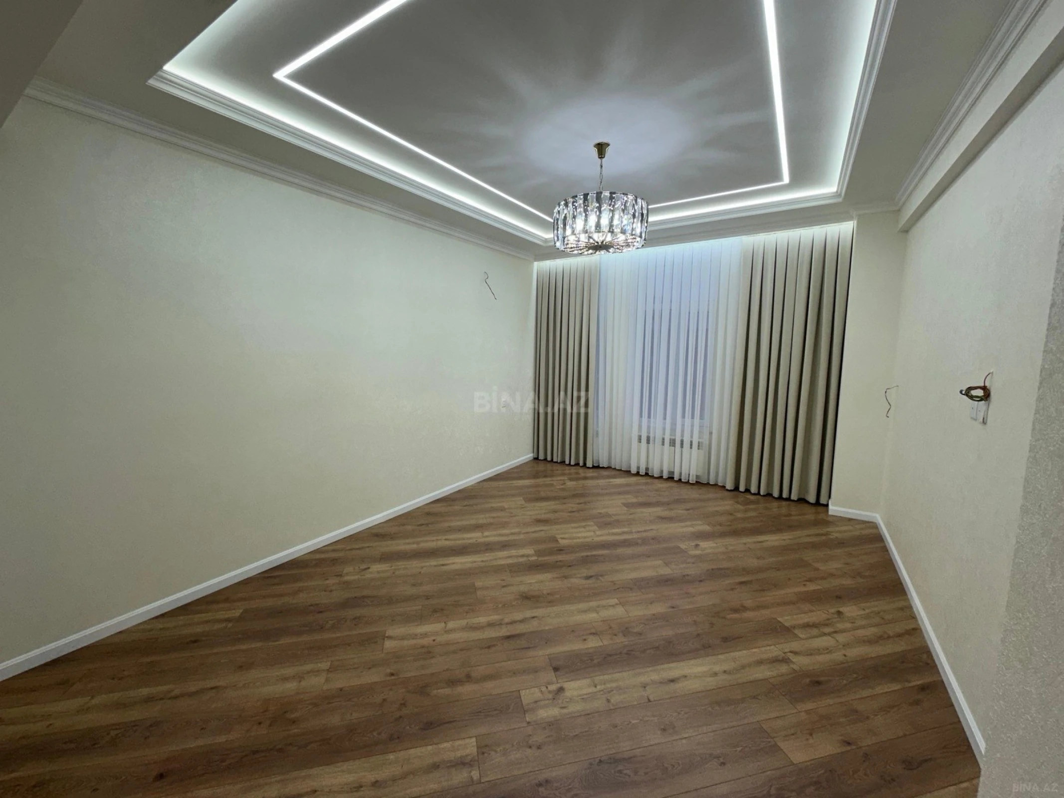 Satılır 4 otaqlı mənzil 138 m²