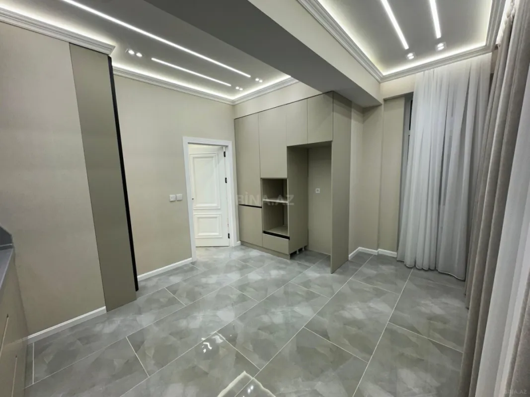 Satılır 4 otaqlı mənzil 138 m²
