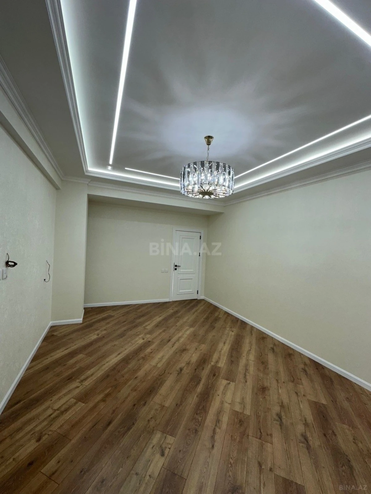 Satılır 4 otaqlı mənzil 138 m²