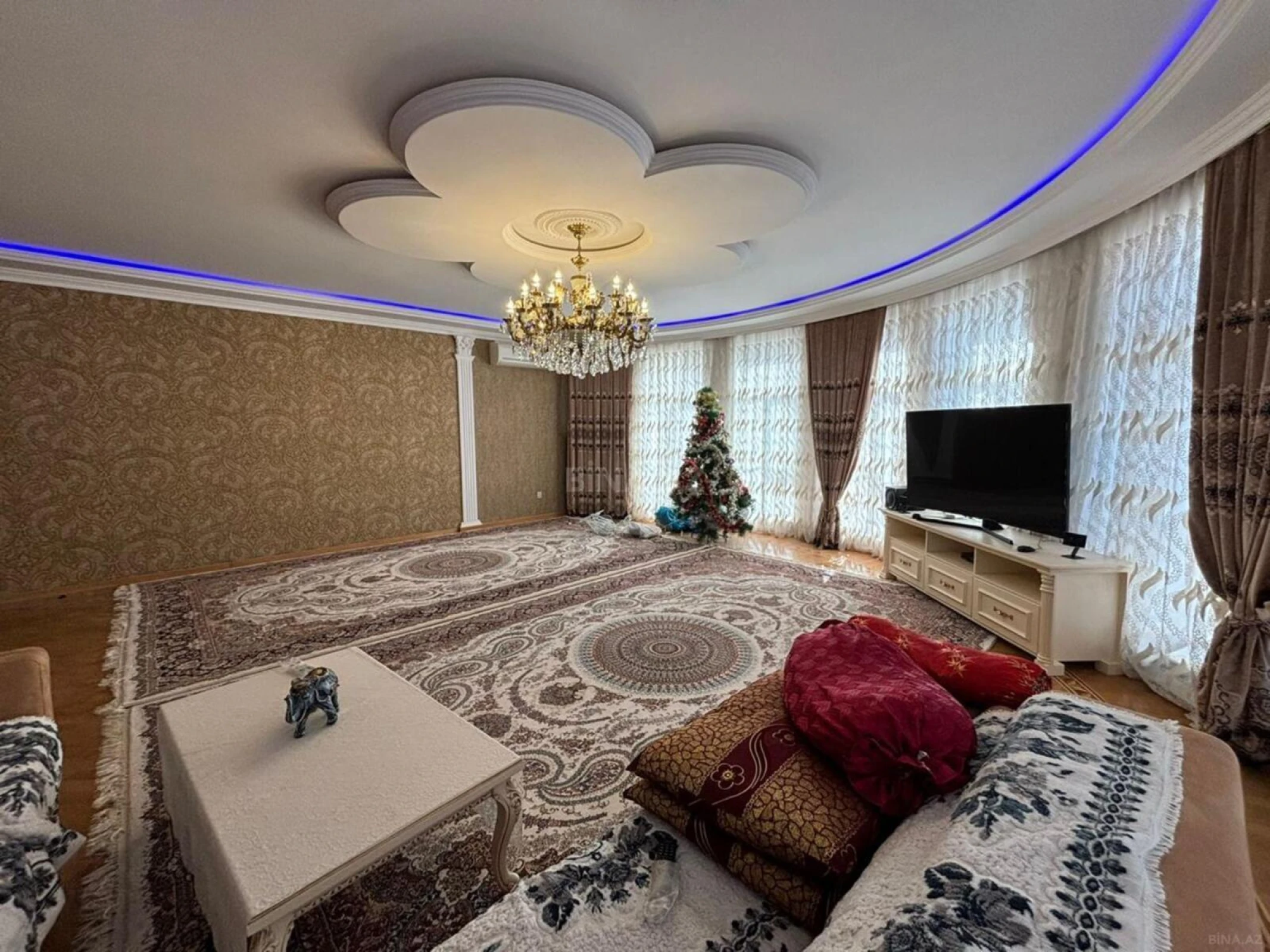 Kirayə verilir 3 otaqlı mənzil 175 m²