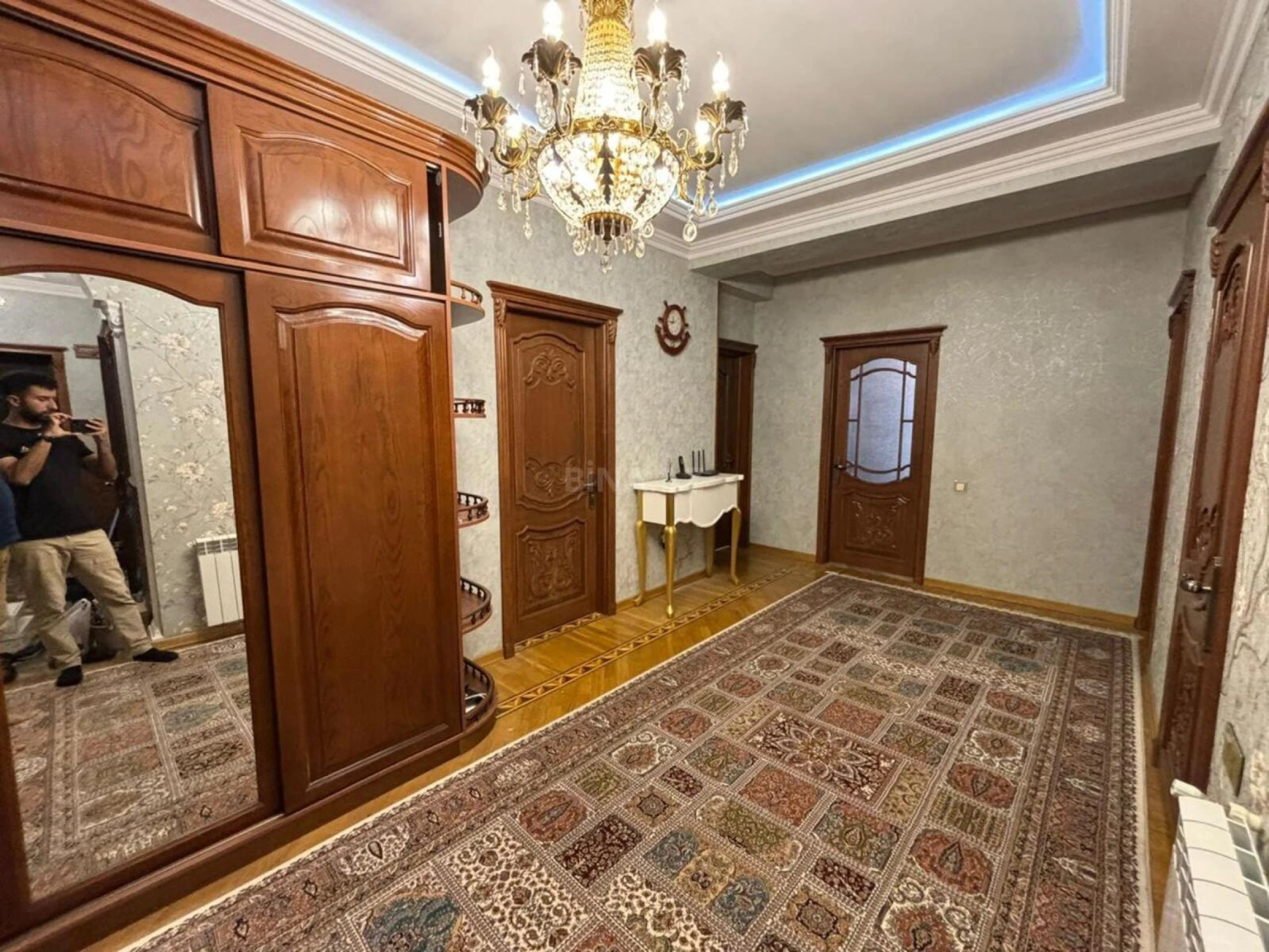 Kirayə verilir 3 otaqlı mənzil 175 m²