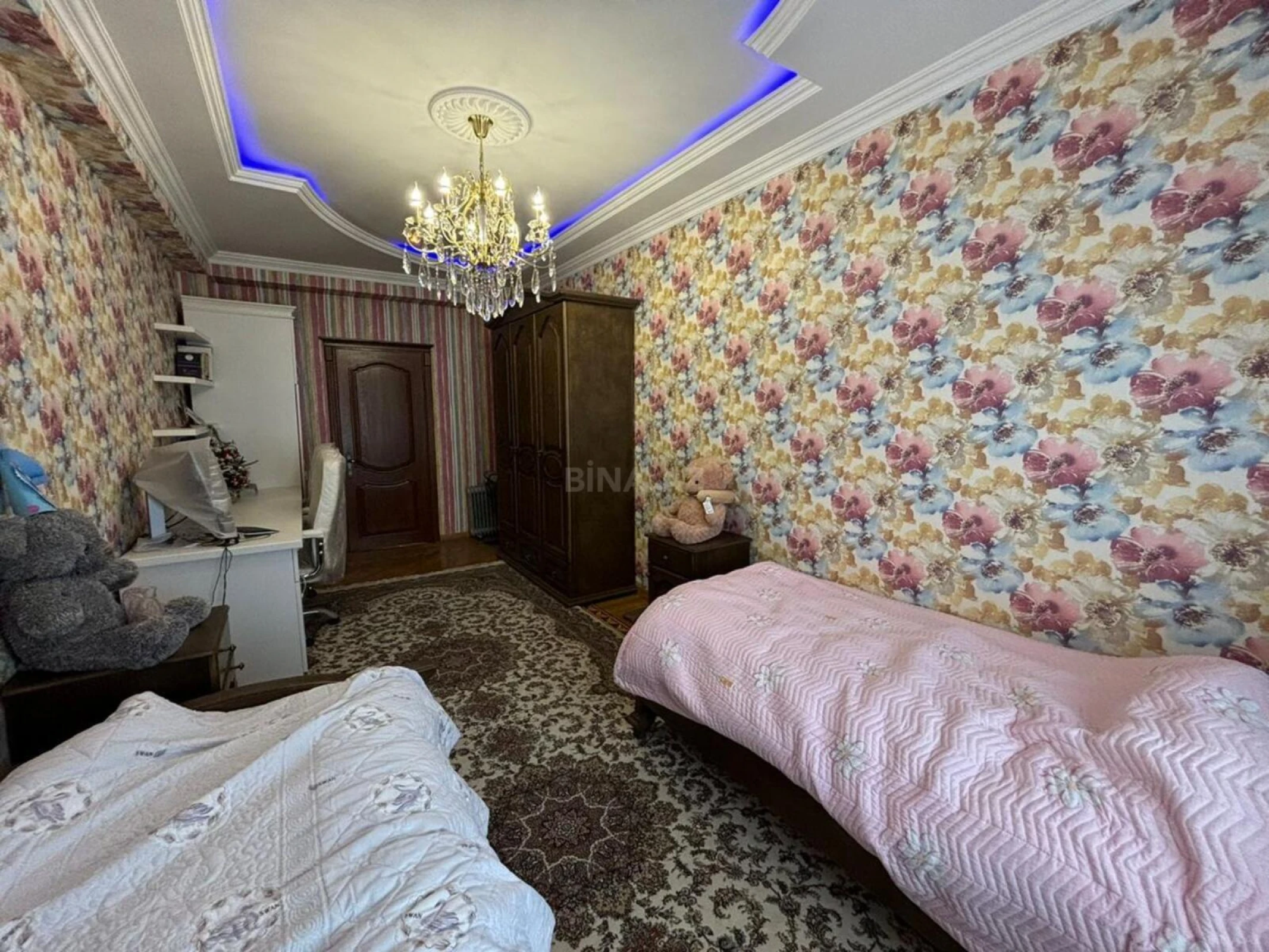 Kirayə verilir 3 otaqlı mənzil 175 m²