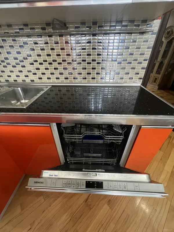 Satılır 3 otaqlı mənzil 108 m²