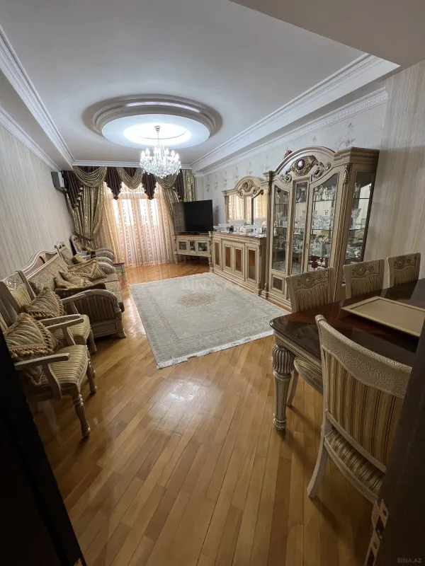 Satılır 3 otaqlı mənzil 108 m²