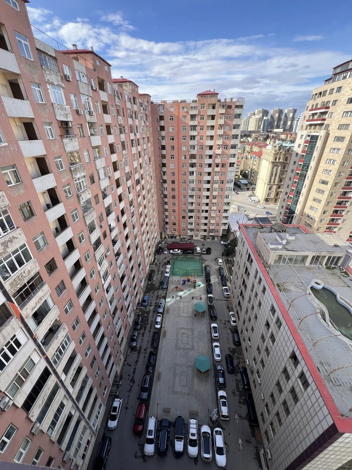 Satılır 3 otaqlı mənzil 108 m²