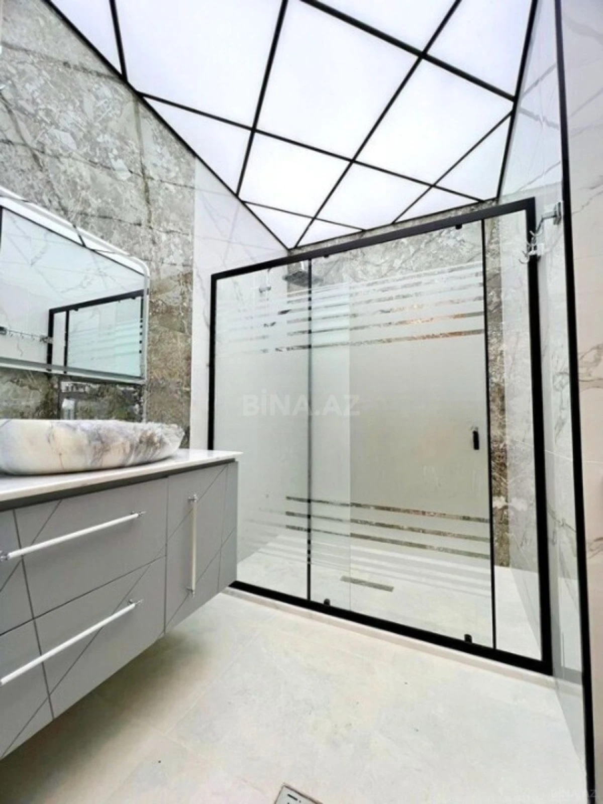 Satılır 4 otaqlı mənzil 120 m²