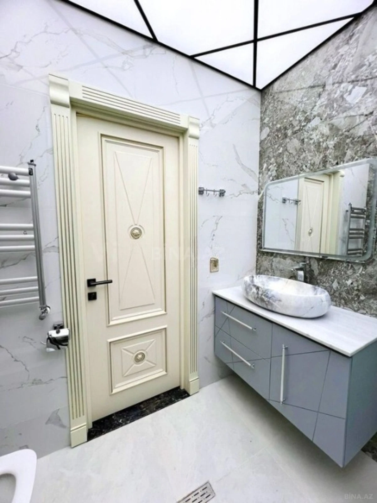 Satılır 4 otaqlı mənzil 120 m²