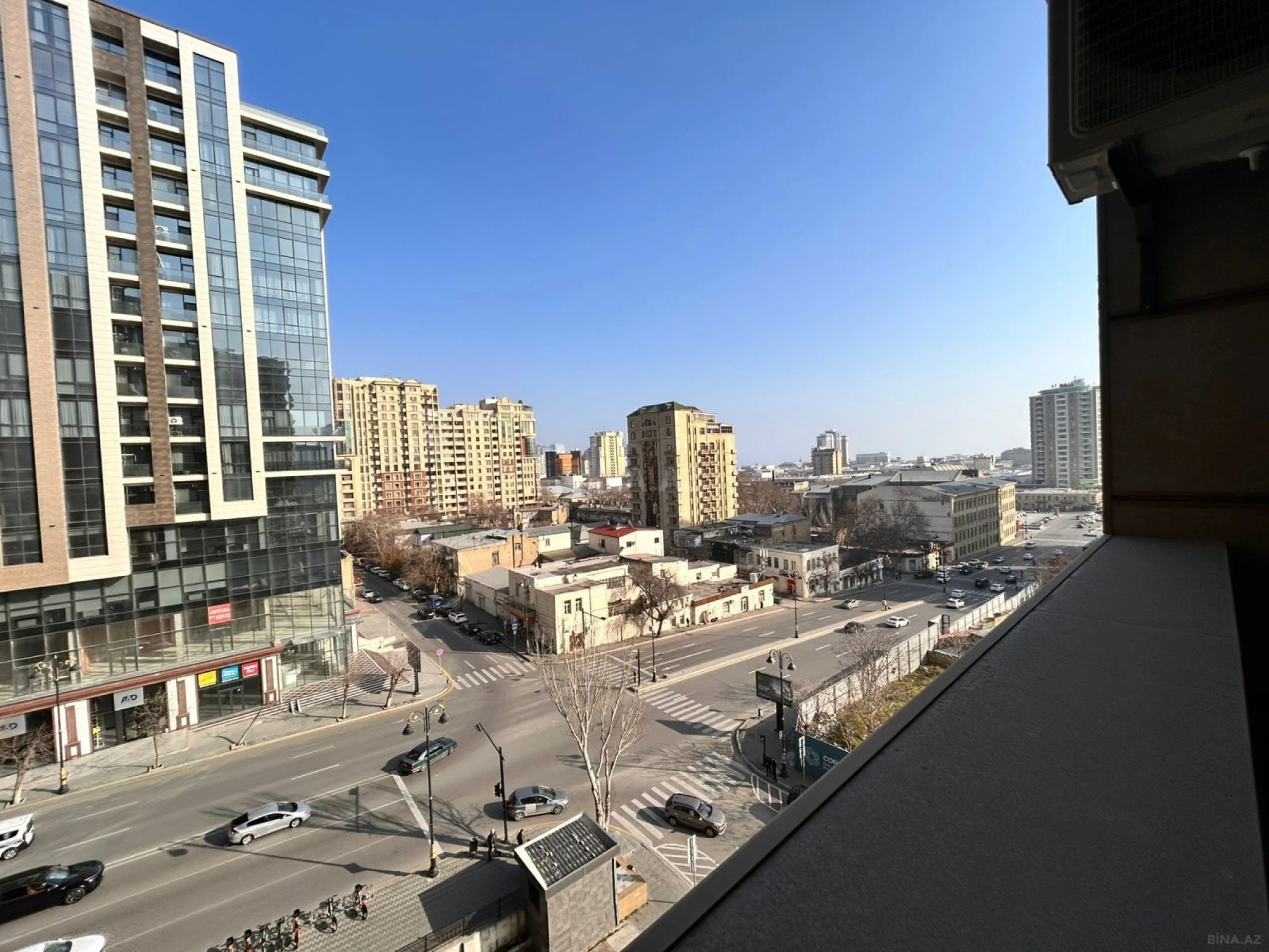 Satılır 3 otaqlı mənzil 148 m²