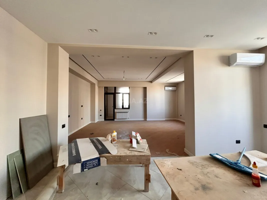 Satılır 3 otaqlı mənzil 148 m²