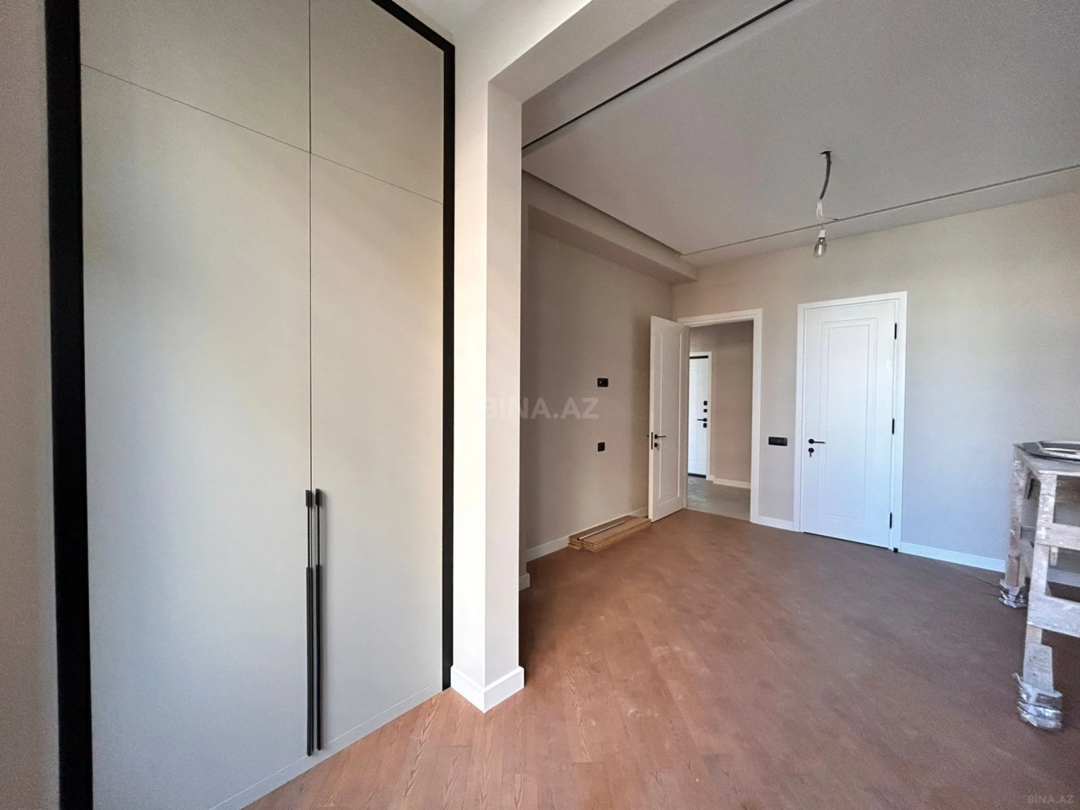 Satılır 3 otaqlı mənzil 148 m²