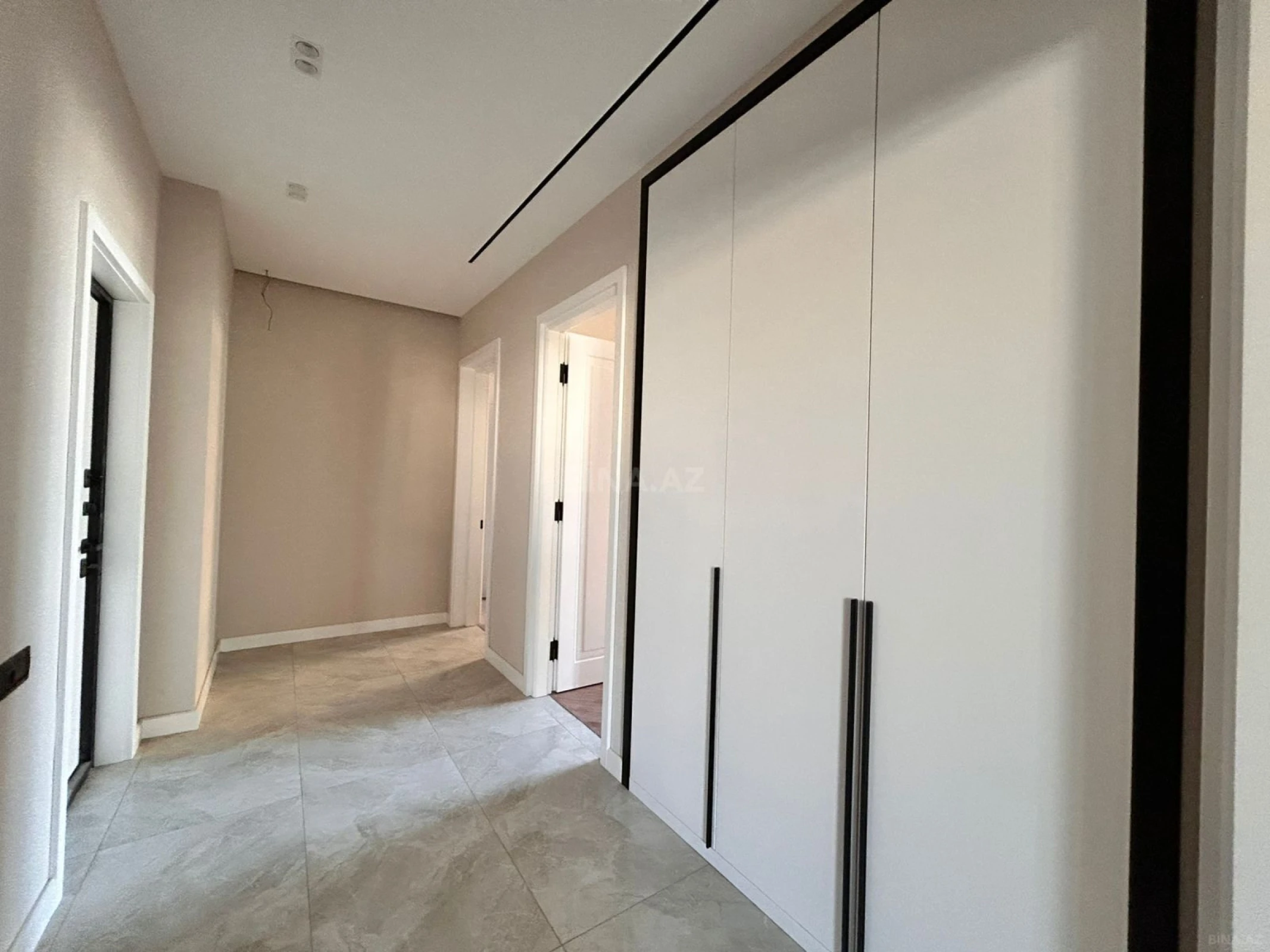 Satılır 3 otaqlı mənzil 148 m²