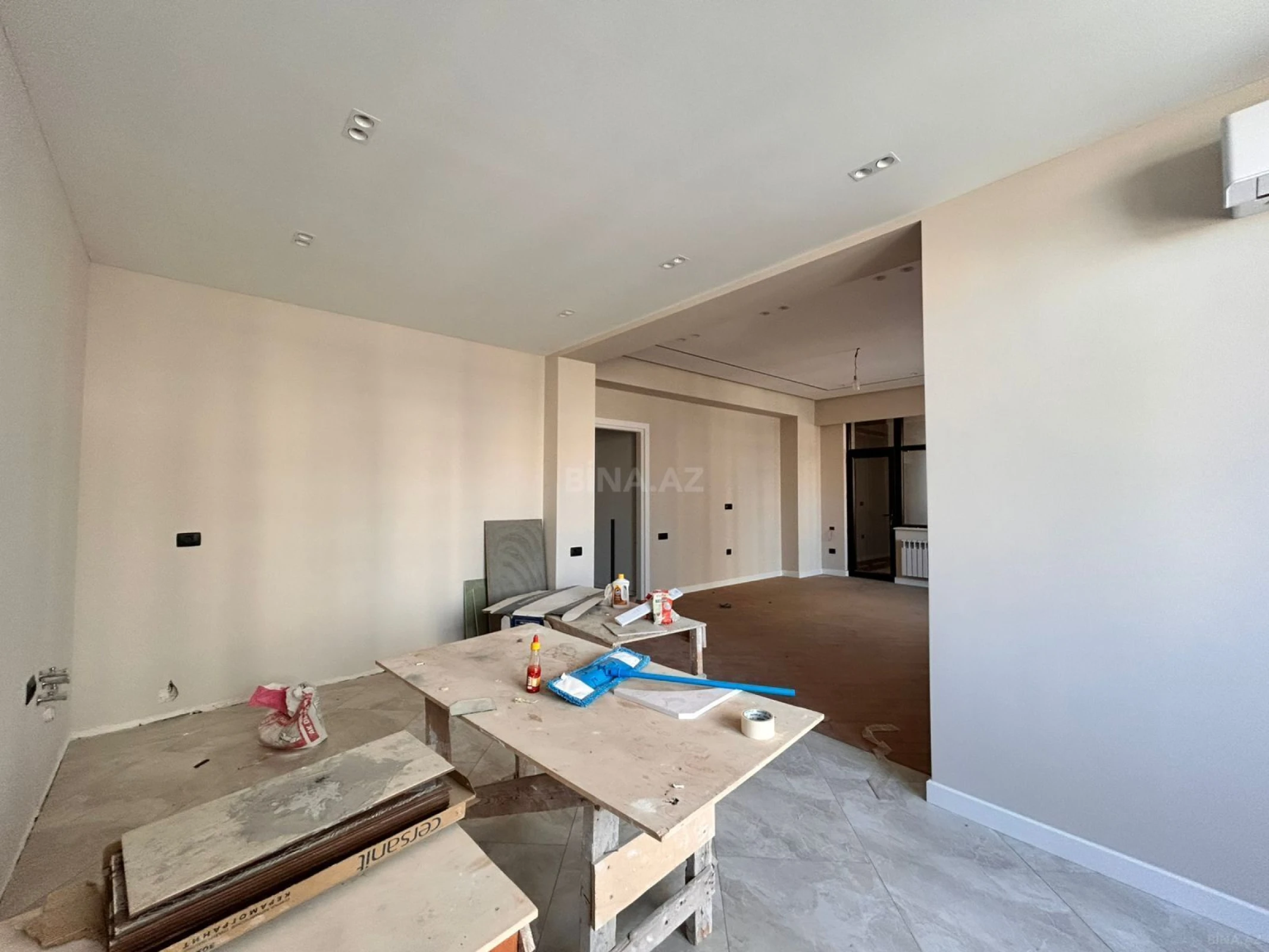 Satılır 3 otaqlı mənzil 148 m²