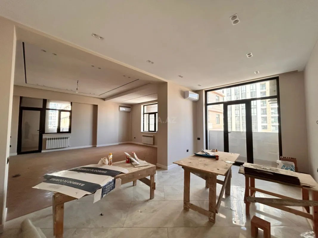 Satılır 3 otaqlı mənzil 148 m²