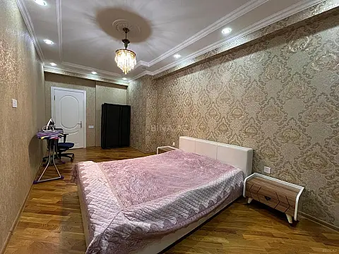 Kirayə verilir 3 otaqlı mənzil 174 m²