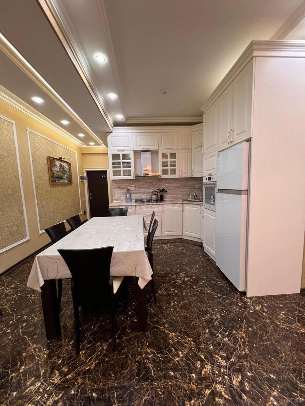 Kirayə verilir 3 otaqlı mənzil 174 m²