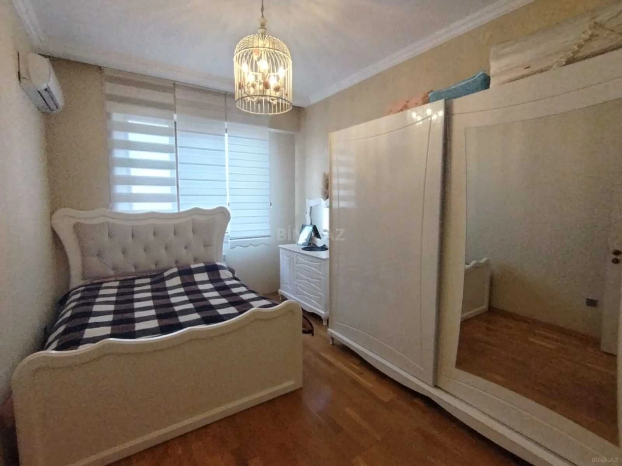 Satılır 2 otaqlı mənzil 75 m²