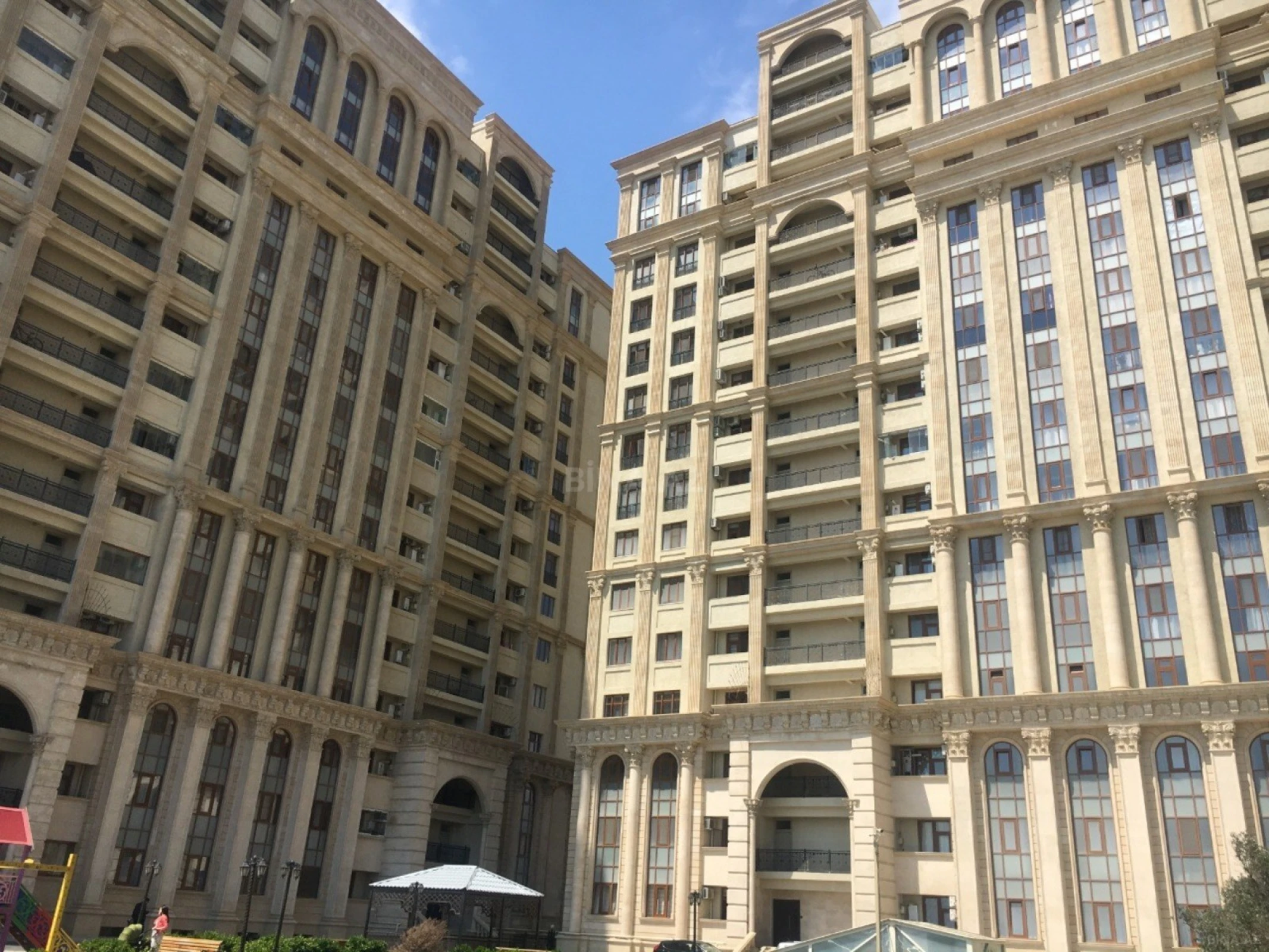 Satılır 2 otaqlı mənzil 75 m²