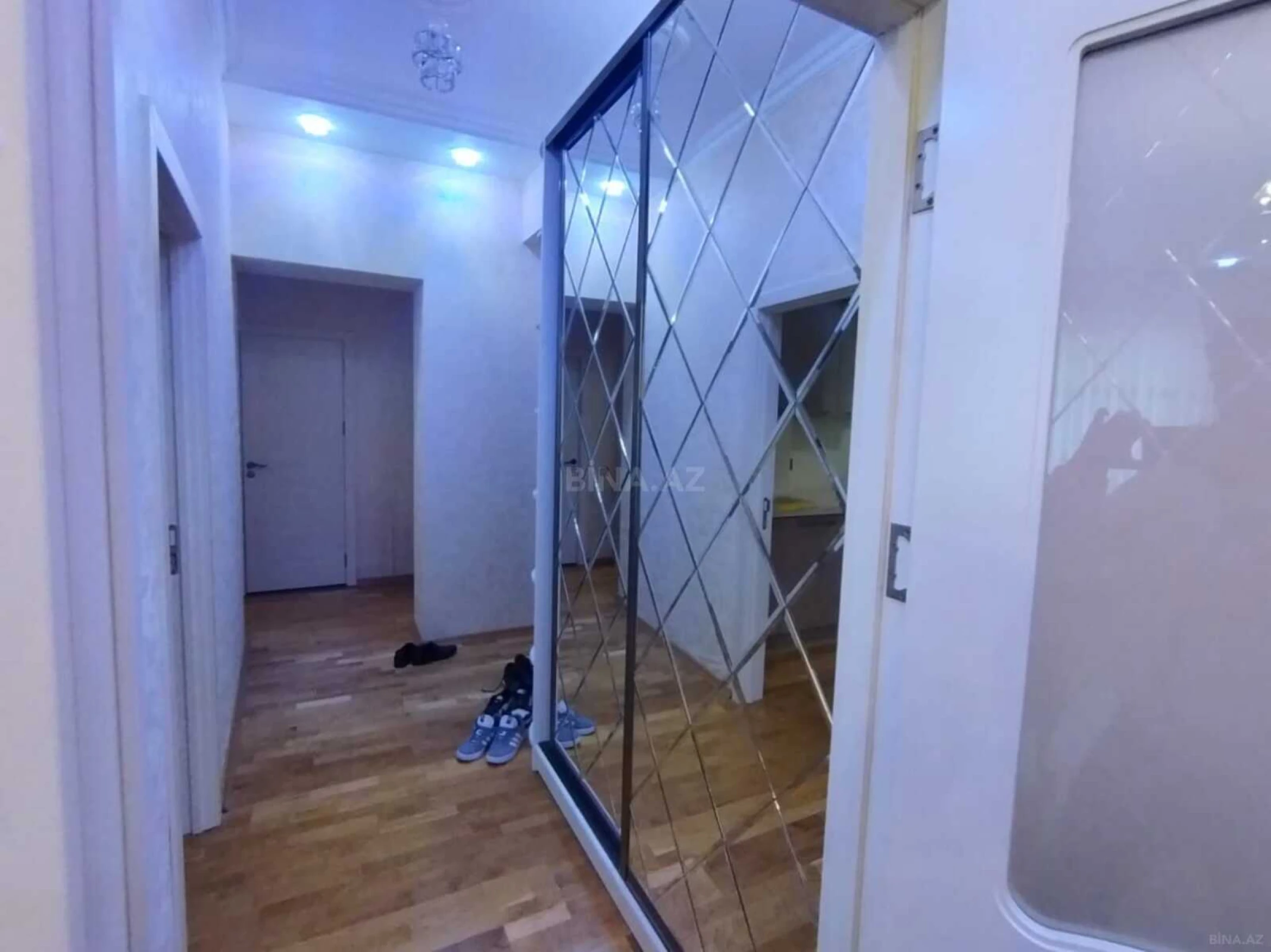 Satılır 2 otaqlı mənzil 75 m²