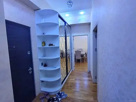 Satılır 2 otaqlı mənzil 75 m²