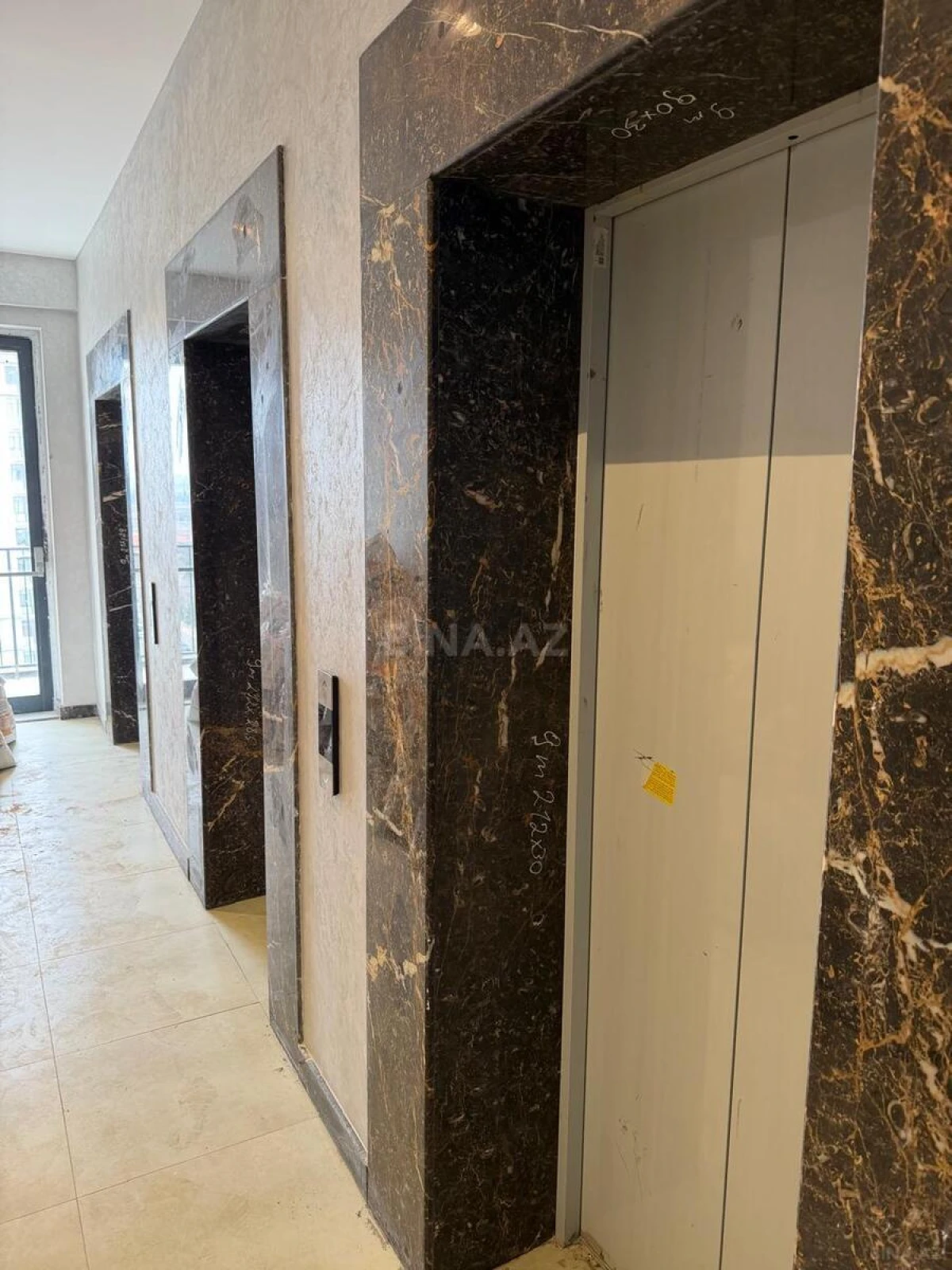 Satılır 2 otaqlı mənzil 117 m²