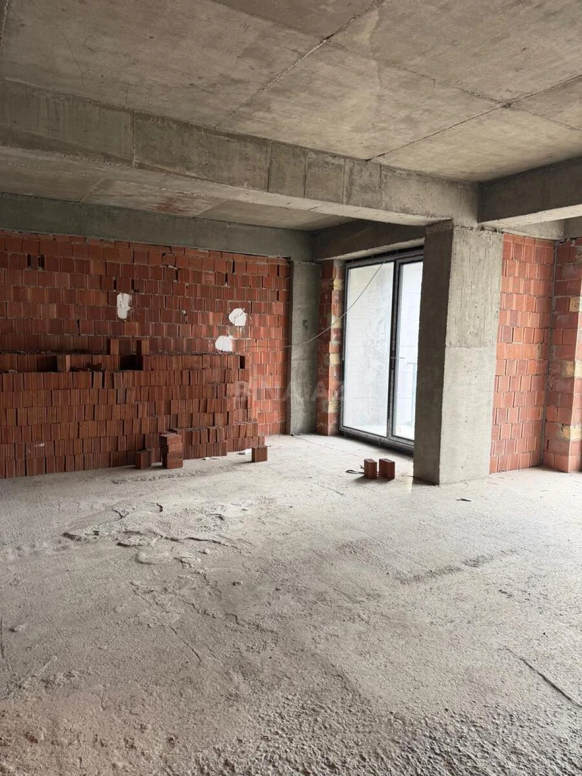 Satılır 2 otaqlı mənzil 117 m²