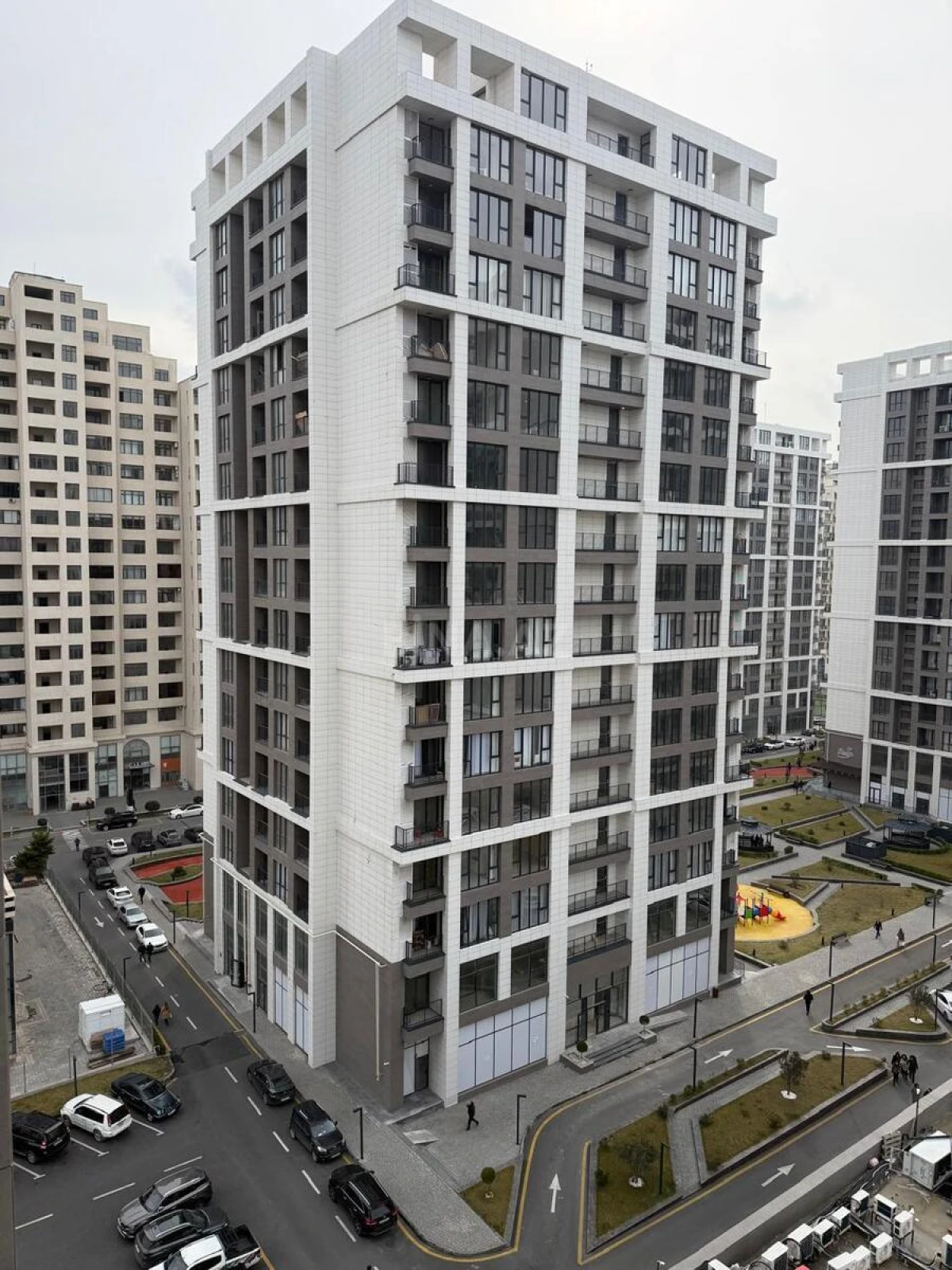 Satılır 2 otaqlı mənzil 117 m²