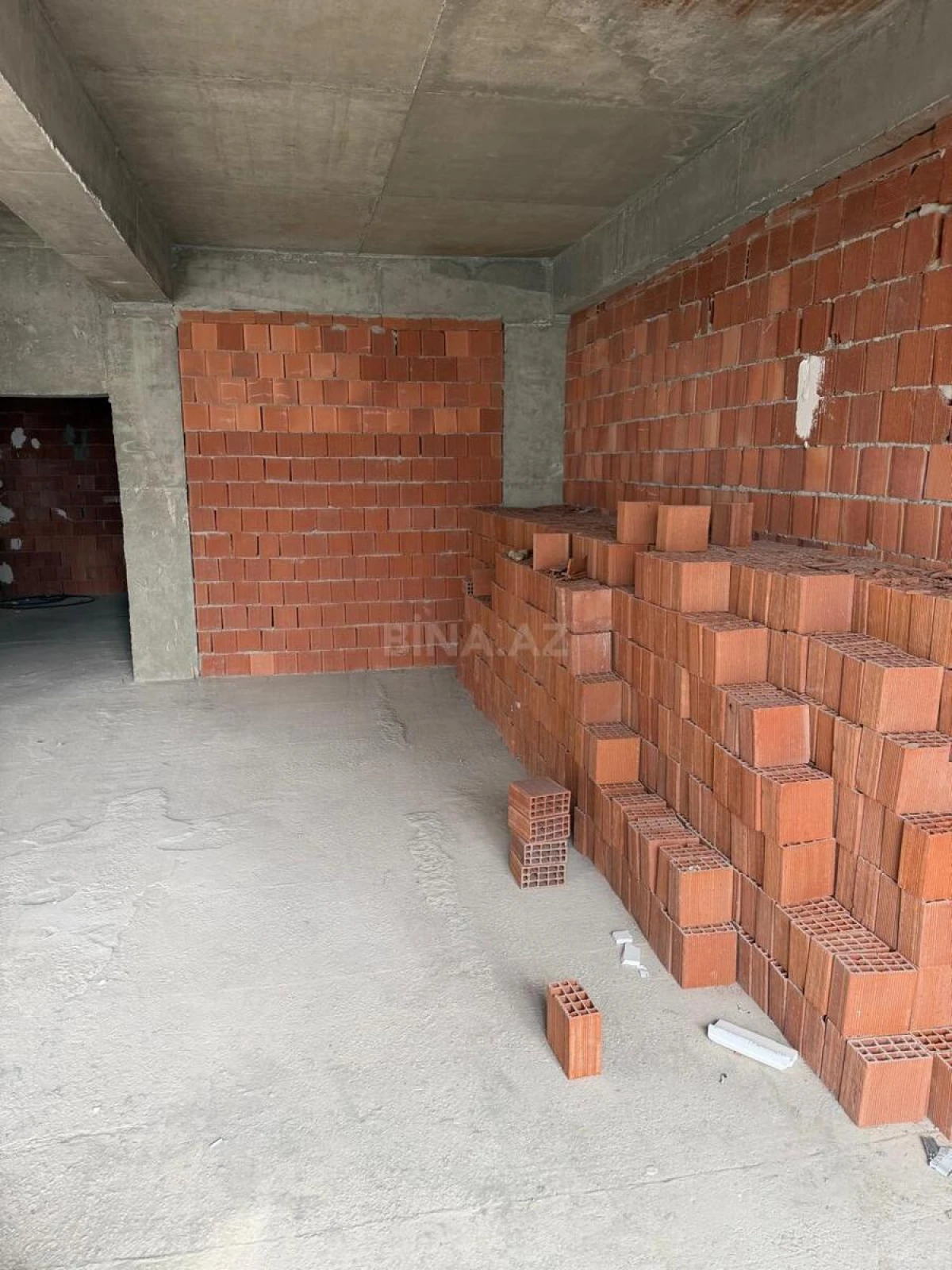 Satılır 2 otaqlı mənzil 117 m²