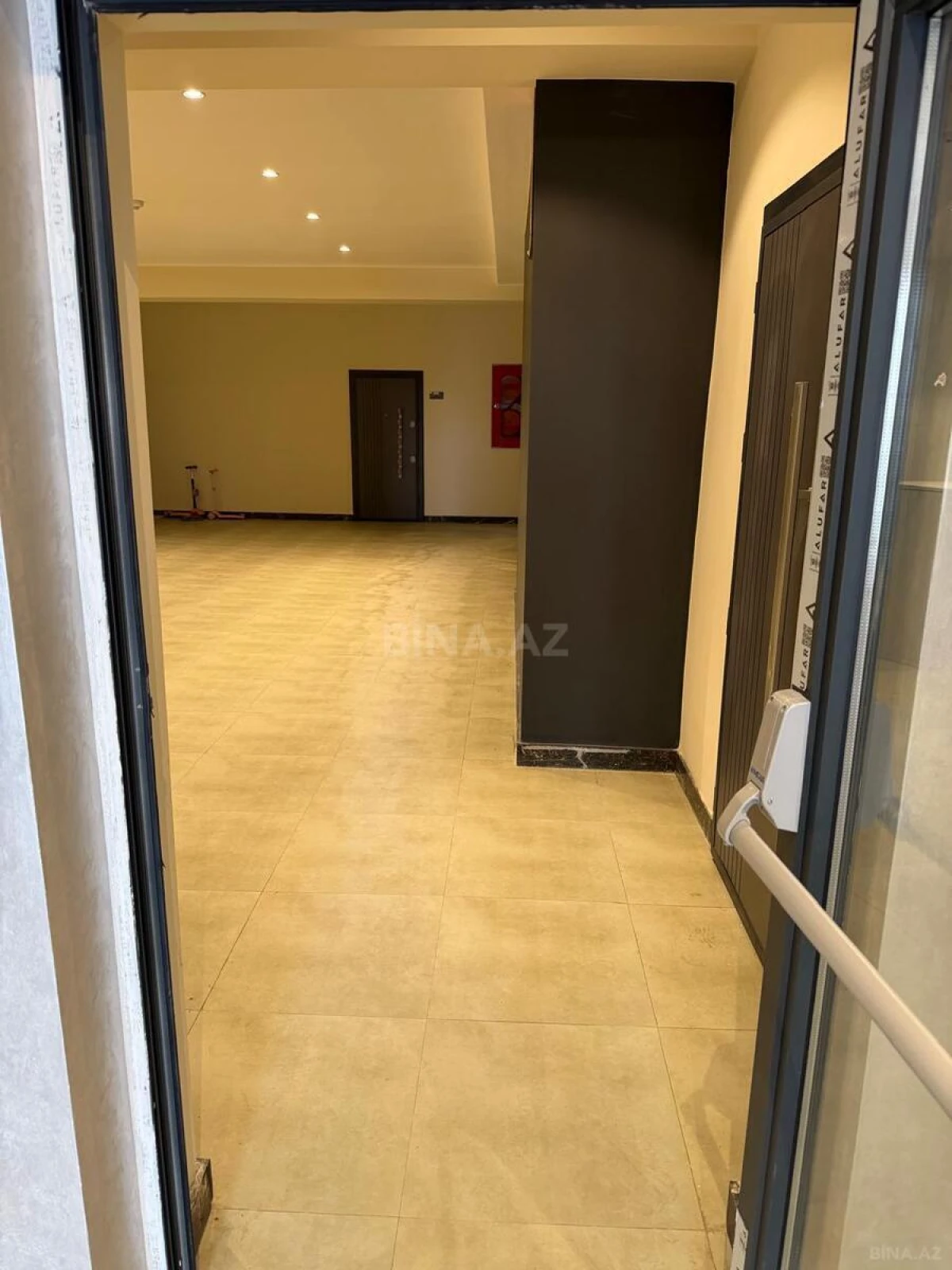 Satılır 2 otaqlı mənzil 117 m²