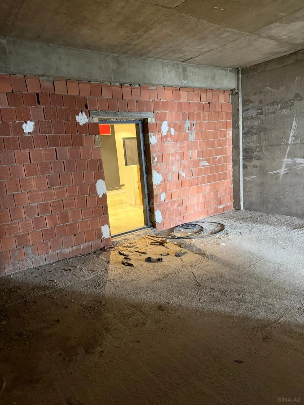 Satılır 2 otaqlı mənzil 117 m²