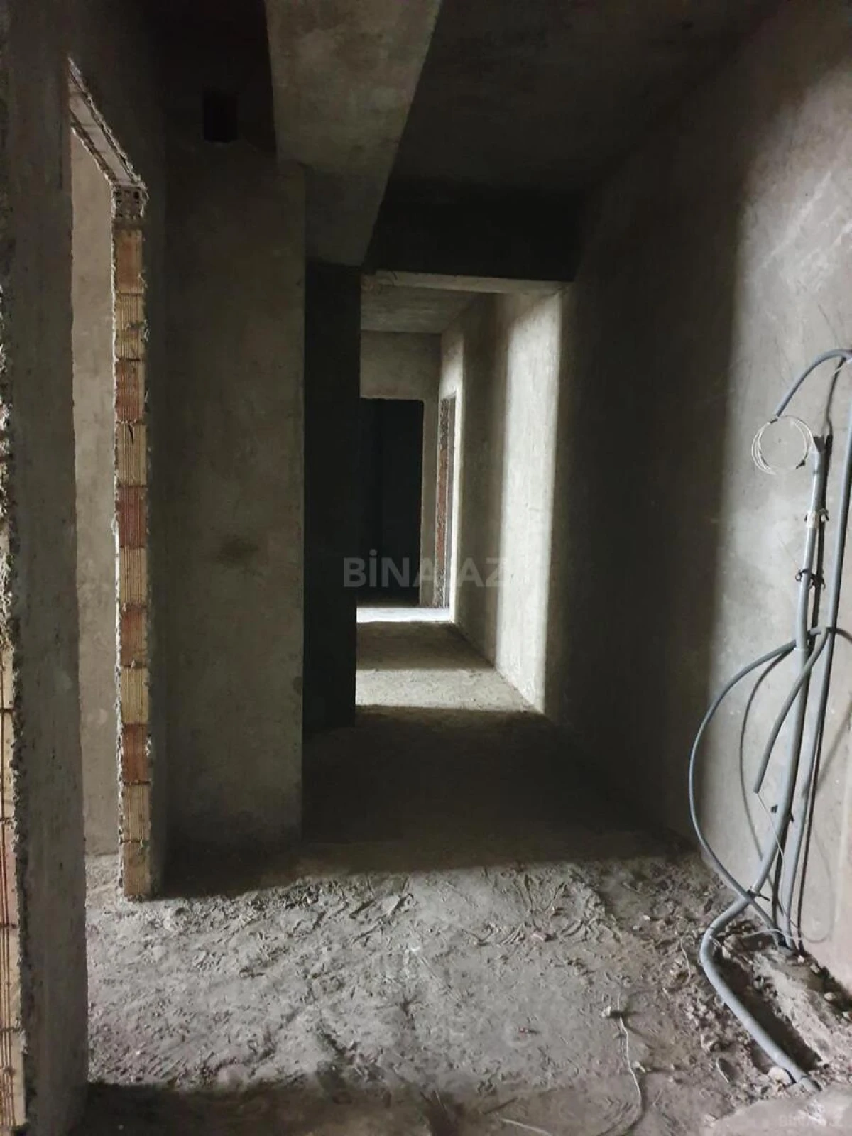 Satılır 4 otaqlı mənzil 160 m²