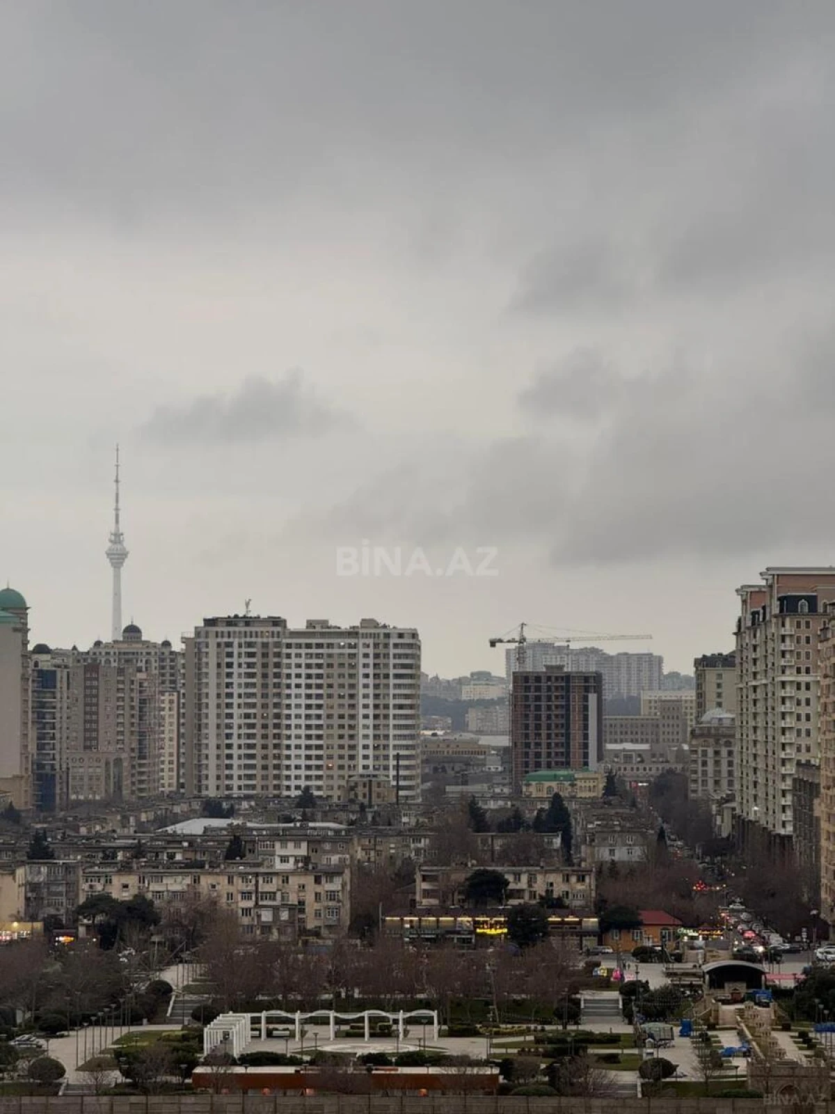 Satılır 4 otaqlı mənzil 125 m²