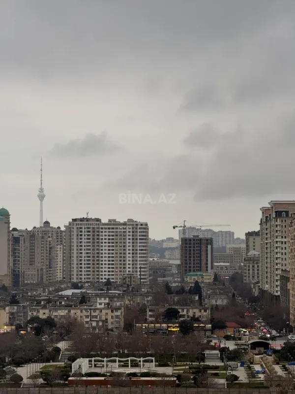 Satılır 4 otaqlı mənzil 125 m²