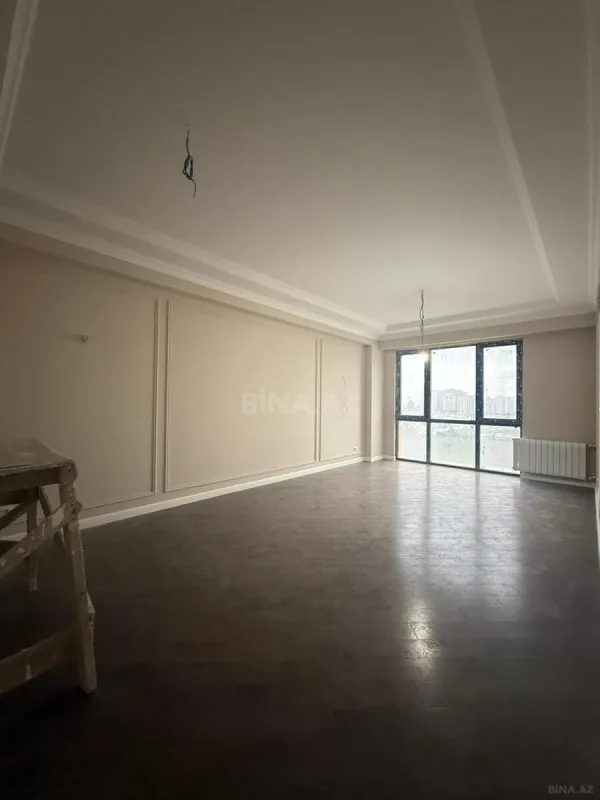 Satılır 4 otaqlı mənzil 125 m²
