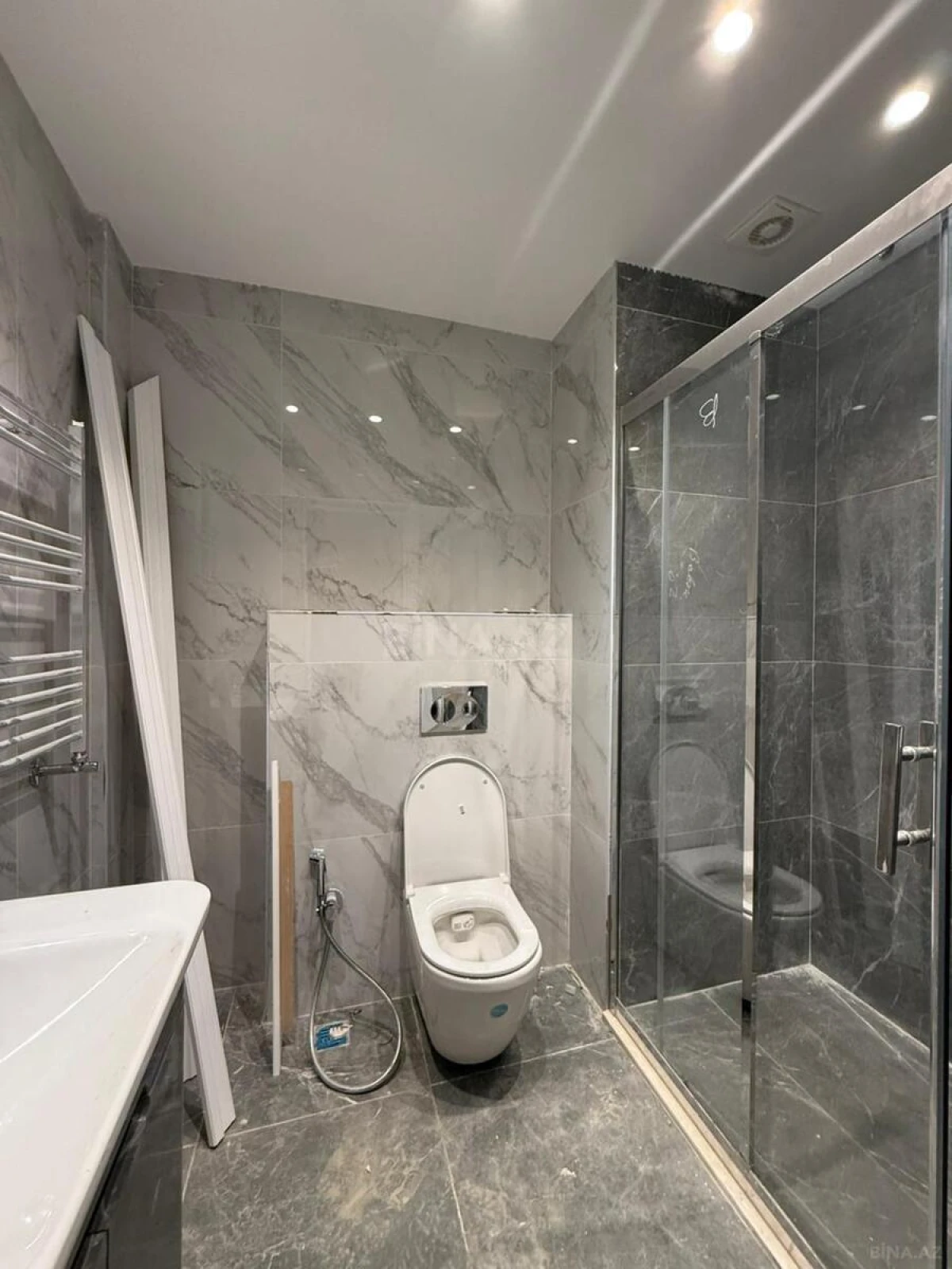 Satılır 4 otaqlı mənzil 125 m²