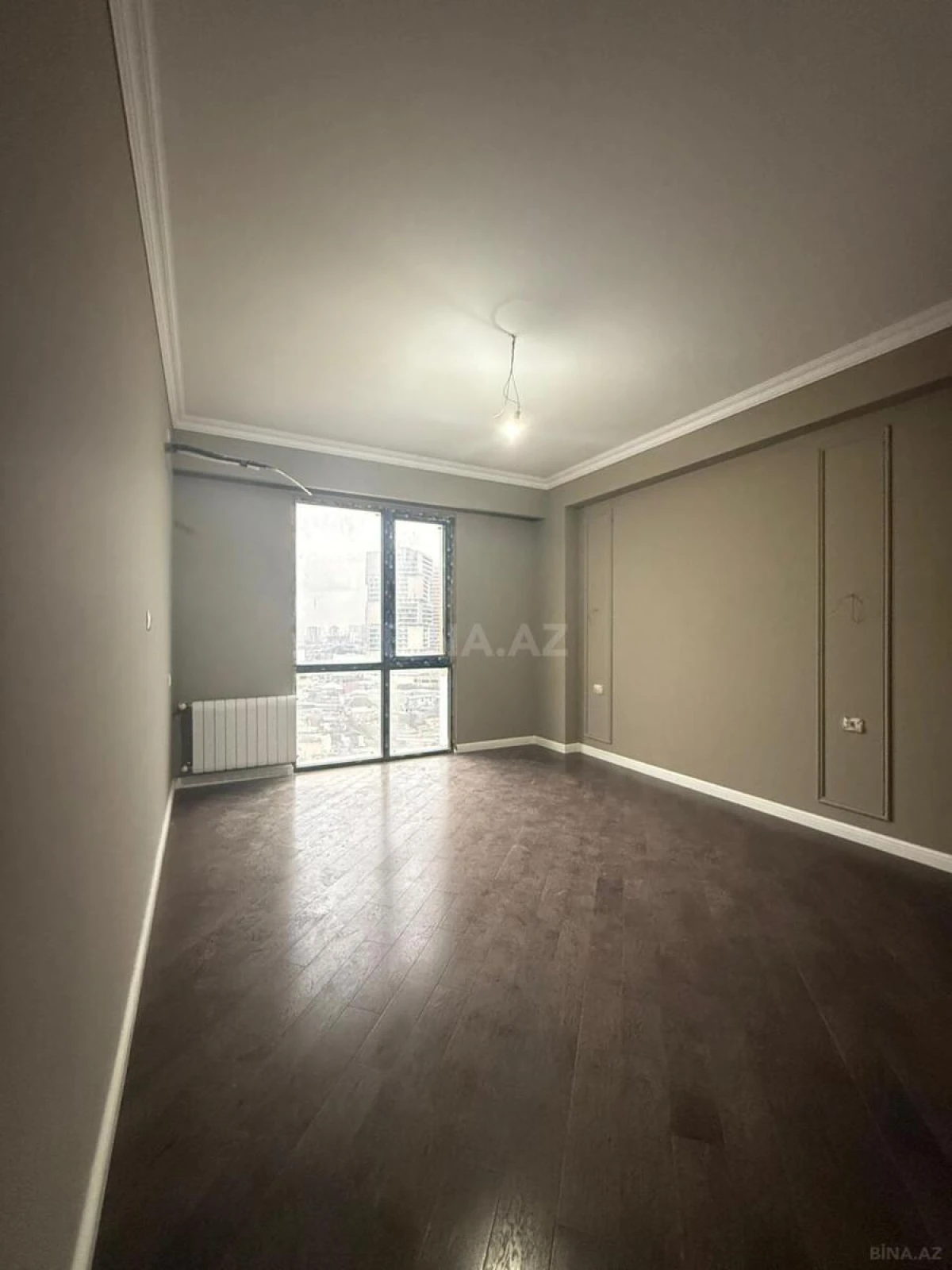 Satılır 4 otaqlı mənzil 125 m²