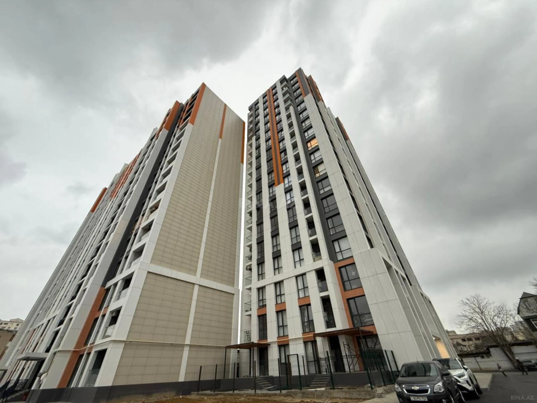 Satılır 4 otaqlı mənzil 125 m²