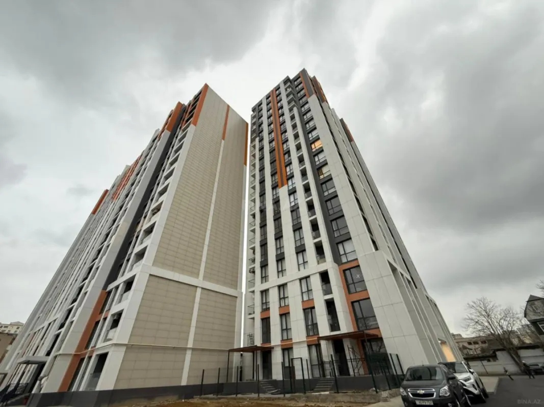 Satılır 4 otaqlı mənzil 125 m²