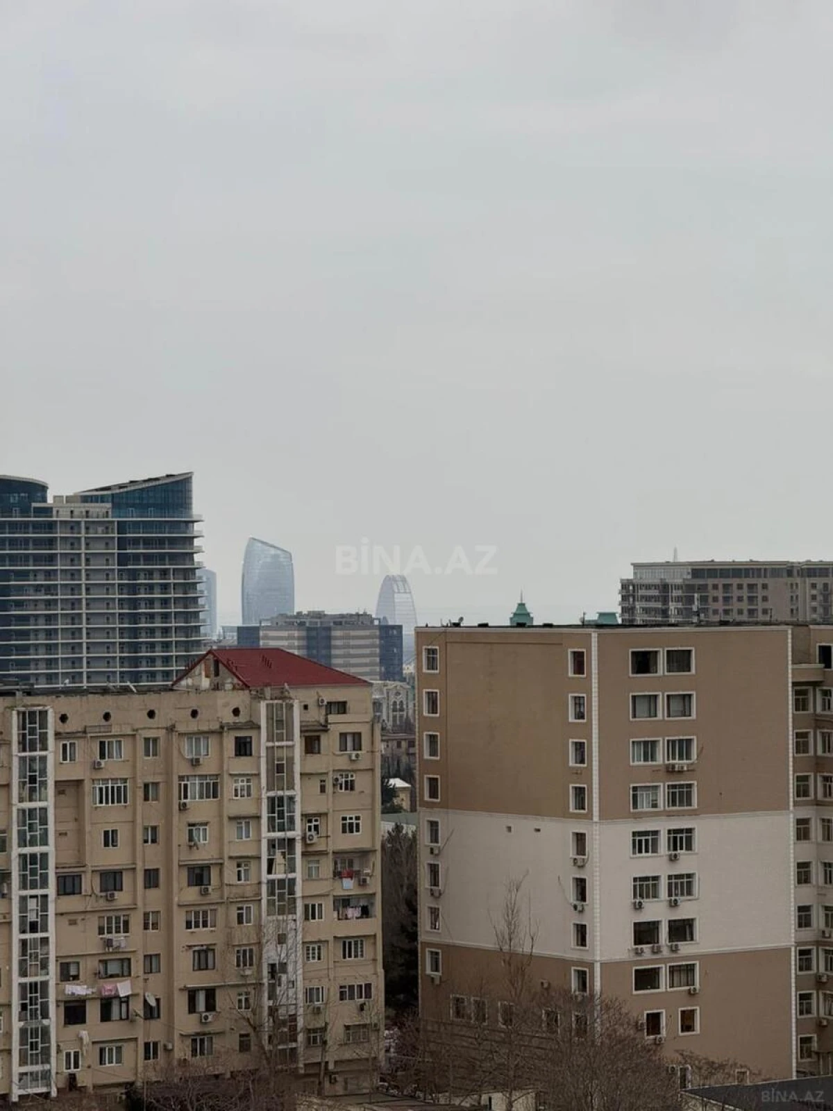 Satılır 4 otaqlı mənzil 125 m²