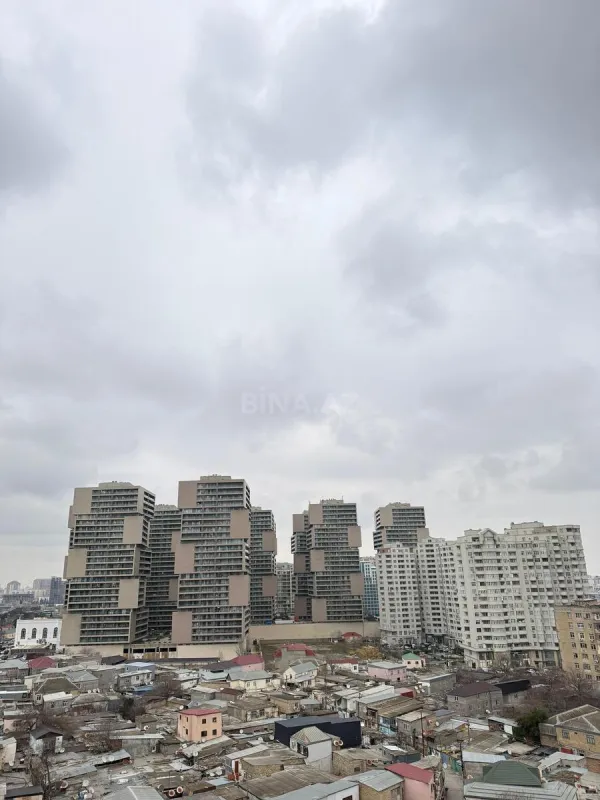 Satılır 4 otaqlı mənzil 125 m²