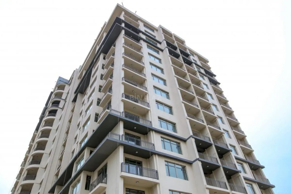 Satılır 3 otaqlı mənzil 136 m²