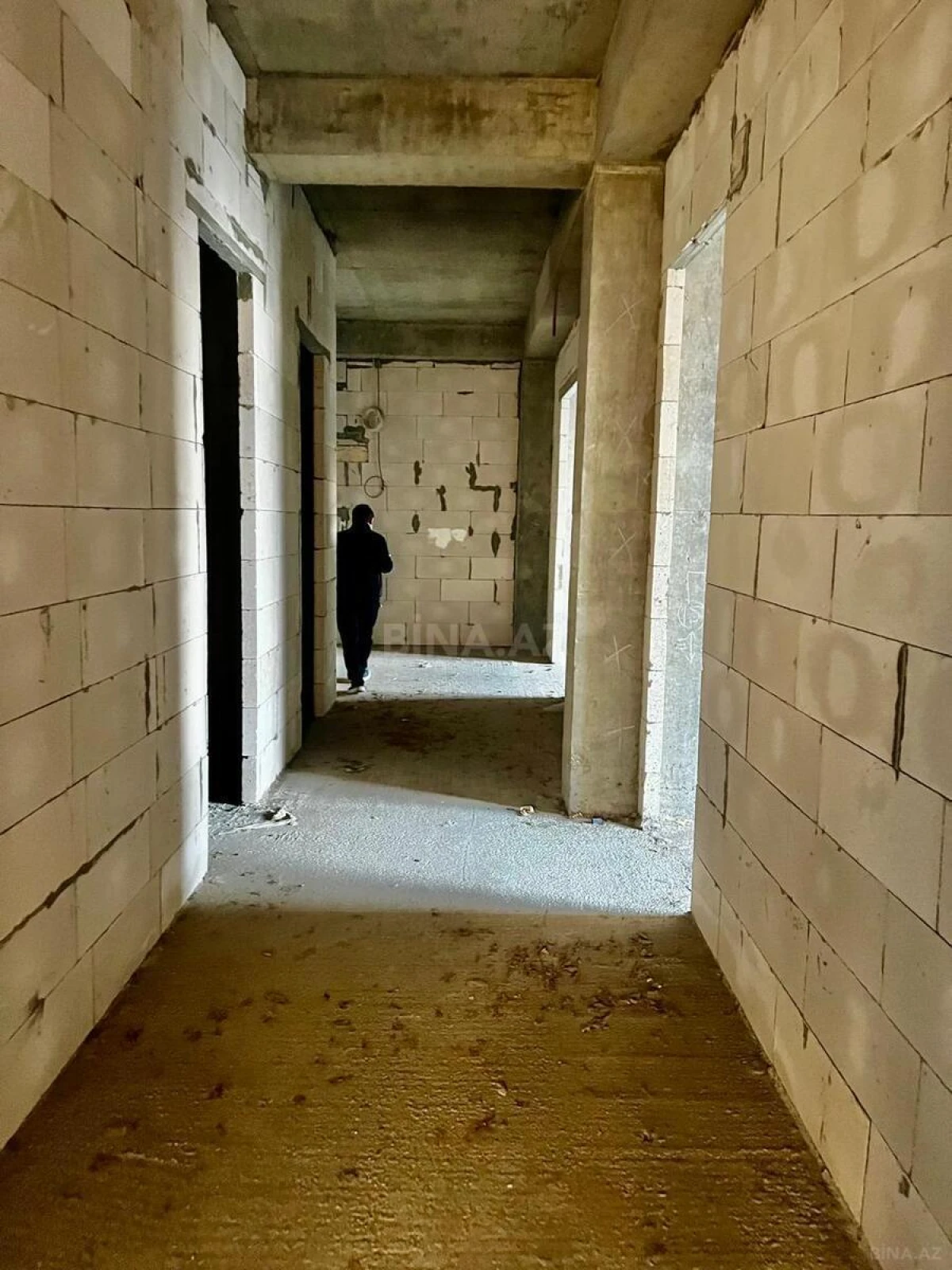 Satılır 3 otaqlı mənzil 136 m²