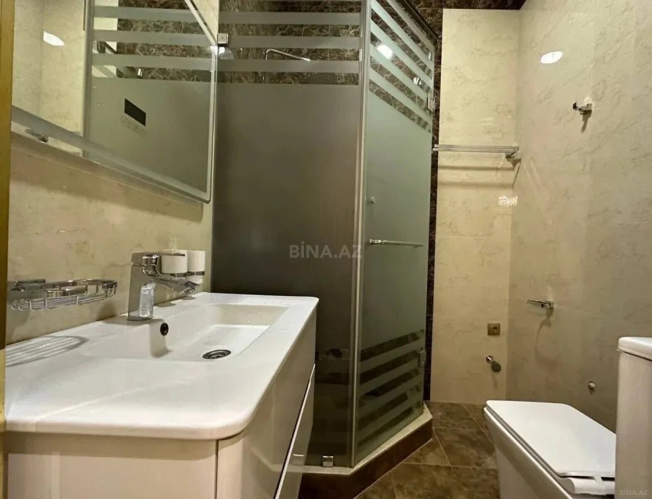 Satılır 3 otaqlı mənzil 146 m²