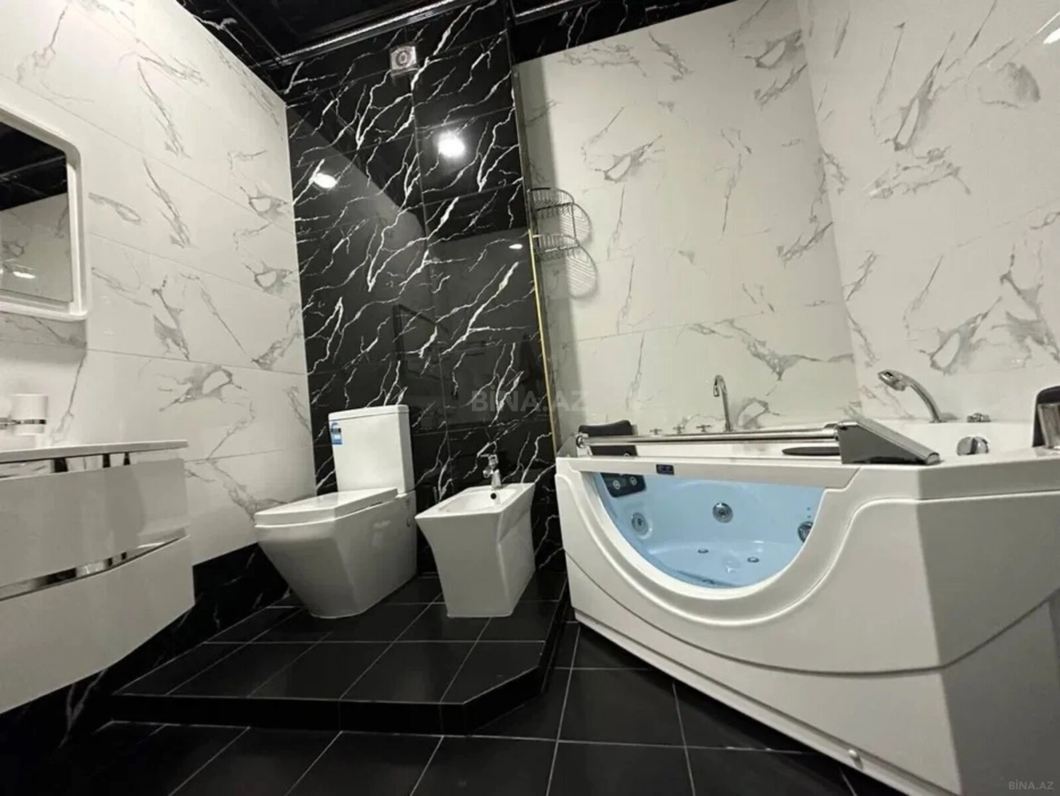 Satılır 3 otaqlı mənzil 146 m²