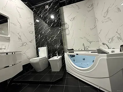 Satılır 3 otaqlı mənzil 146 m²