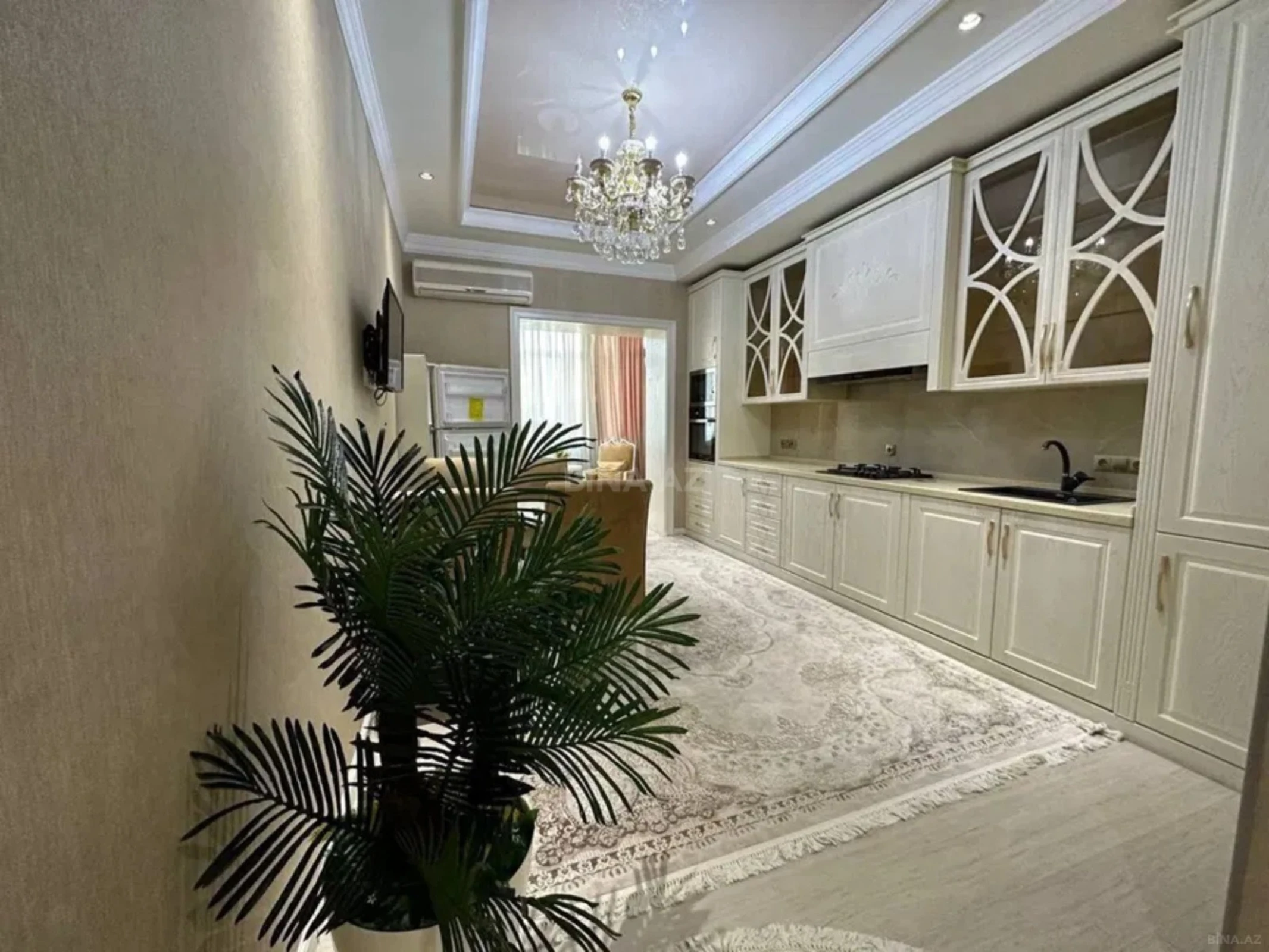 Satılır 3 otaqlı mənzil 146 m²